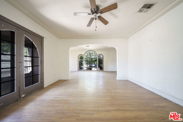 4804 La Canada Boulevard, La Canada Flintridge CA: https://media.crmls.org/mediaz/c7a93ed5-33fa-4ffe-b1e6-8e5381cf4faa.jpg