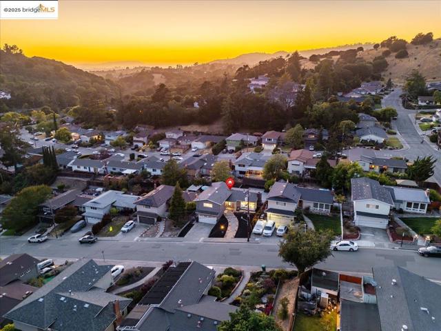 4847 Dunkirk Ave, Oakland CA: https://media.crmls.org/mediaz/c7a95507-4fc4-4e82-a481-d8cc0bf57787.jpg