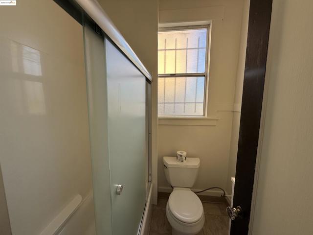3999 Clarke, Oakland CA: https://media.crmls.org/mediaz/c7aa1aaa-849c-4faf-92b6-cda1f92d79e4.jpg