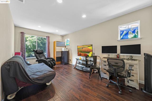 5736 Idlewood Street, Dublin CA: https://media.crmls.org/mediaz/c7aa52a5-ecb0-4aac-8b52-0da90b6fe130.jpg