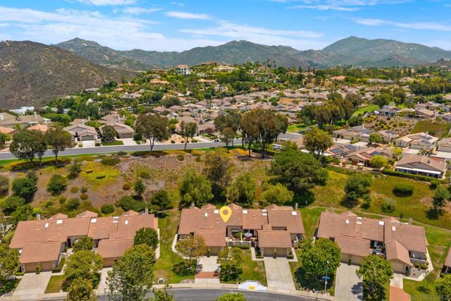 17909 Avenida Alozdra, San Diego CA: https://media.crmls.org/mediaz/c7aad439-8cf2-4ba8-8116-da5af78f63cd.jpg