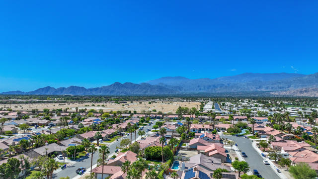 37596 Colebridge Street, Palm Desert CA: https://media.crmls.org/mediaz/c7abc5db-fb6d-4d67-95ea-f27559ade3a0.jpg