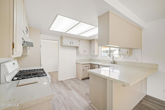261 Hiram Avenue, Newbury Park CA: https://media.crmls.org/mediaz/c7ac34fe-0f12-4fa2-bab4-591eabacd472.jpg