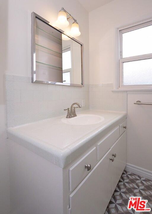 518 N 18th Street, Montebello CA: https://media.crmls.org/mediaz/c7aca5a6-d241-45fb-b9a0-04d34231da85.jpg