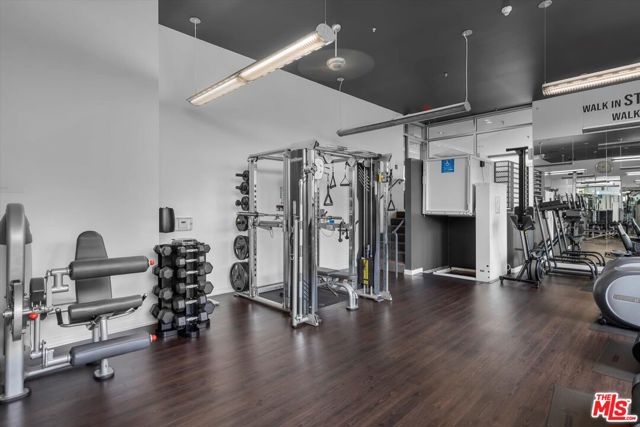 310 Washington Boulevard, Marina del Rey CA: https://media.crmls.org/mediaz/c7acce7f-a009-45a5-a1a2-5b29eee0eff9.jpg