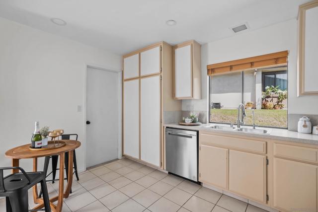 2020 Billy Gln, Escondido CA: https://media.crmls.org/mediaz/c7ad4f3c-e20b-40e3-88c5-f004ab6cb580.jpg