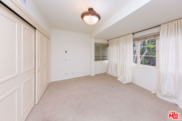 1290 Sunset Plaza Drive, Los Angeles CA: https://media.crmls.org/mediaz/c7adced2-74da-4f5d-9927-52c07e734a7c.jpg