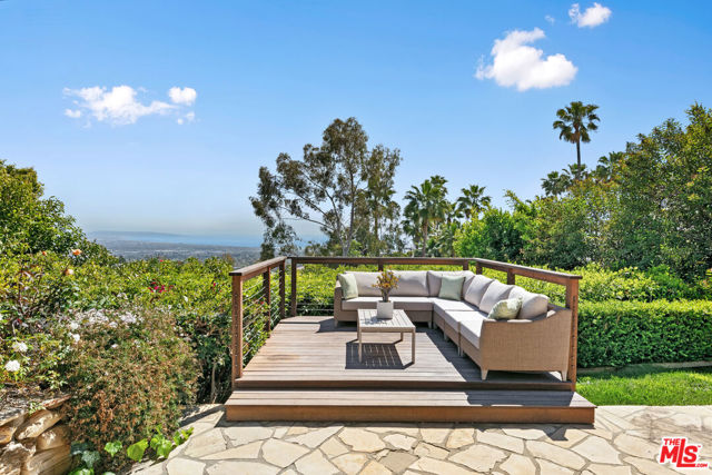 1470 N Tigertail Road, Los Angeles CA: https://media.crmls.org/mediaz/c7ae23ec-4599-4c12-8f48-a1ffed432932.jpg
