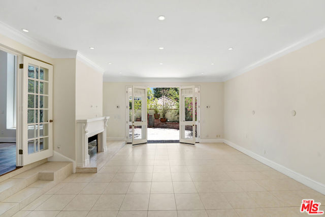 12320 Ridge Circle, Los Angeles CA: https://media.crmls.org/mediaz/c7ae5442-7b8b-4fc0-ad95-5a816e03058f.jpg