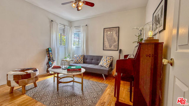 2403 Ocean Avenue, Venice CA: https://media.crmls.org/mediaz/c7ae780e-9b65-4edf-98d5-a477b57c784d.jpg