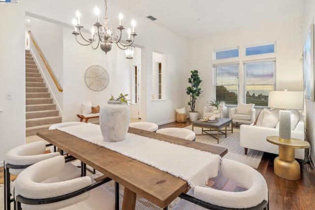 4110 Mystic View Ct, Hayward CA: https://media.crmls.org/mediaz/c7aef50e-393d-4dfd-8469-06163a234746.jpg