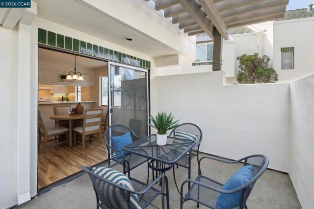 68 Mozden Ln, Pleasant Hill CA: https://media.crmls.org/mediaz/c7b005e9-e459-4ca6-9a63-970bd5d85f62.jpg