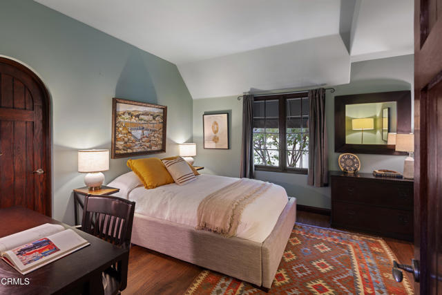 1024 Prospect Boulevard, Pasadena CA: https://media.crmls.org/mediaz/c7b02160-50df-428d-a449-1ac820a2ff04.jpg