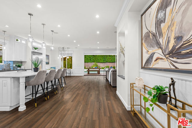 4616 Ventura Canyon Avenue, Sherman Oaks CA: https://media.crmls.org/mediaz/c7b055ed-6918-4203-bea4-4a5e94186bb1.jpg