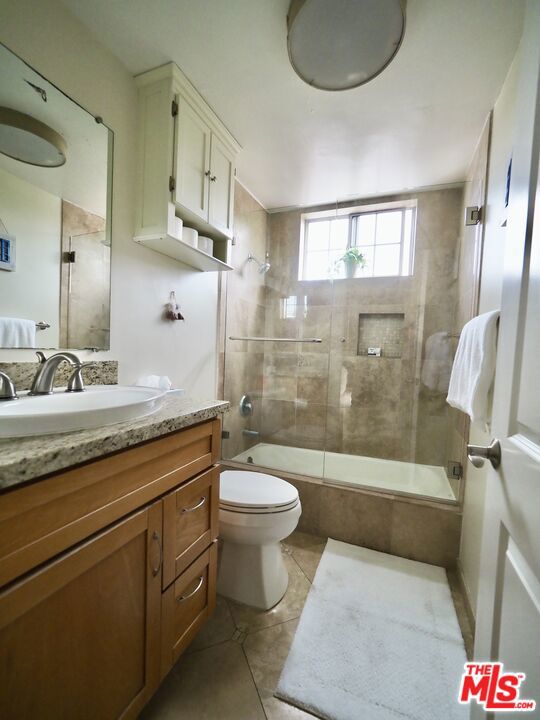 1144 10th Street, Santa Monica CA: https://media.crmls.org/mediaz/c7b05b3b-00ed-4e52-9549-17edaf0a785d.jpg