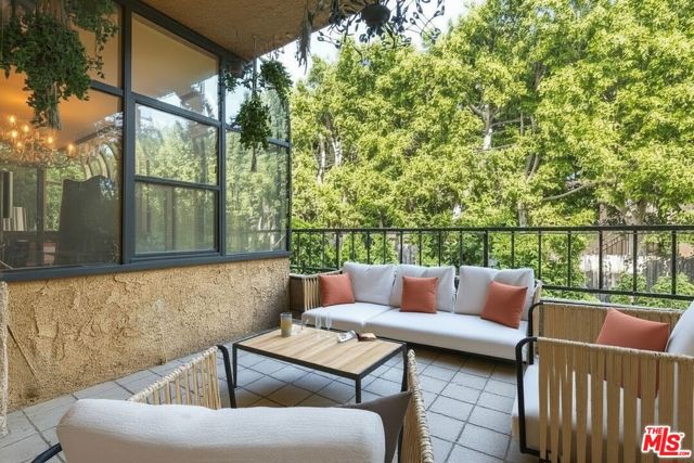 1124 N Kings Road, West Hollywood CA: https://media.crmls.org/mediaz/c7b0668e-98b3-40a0-87f6-aa4001be048f.jpg