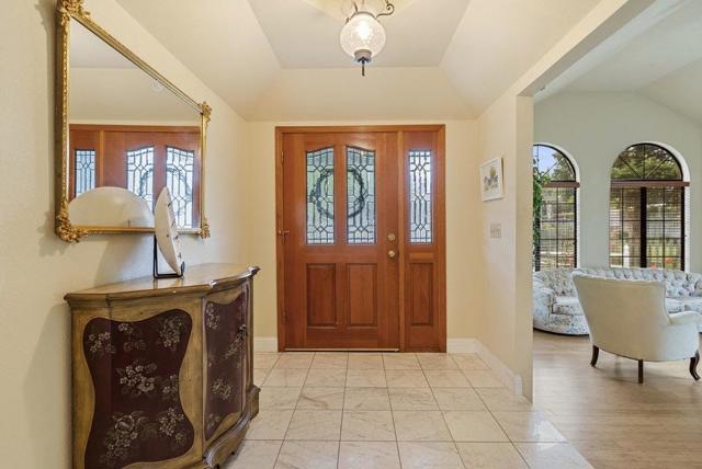 105 Louise Circle, Hollister CA: https://media.crmls.org/mediaz/c7b0af39-de1e-49c2-8e4f-e83c129af82b.jpg