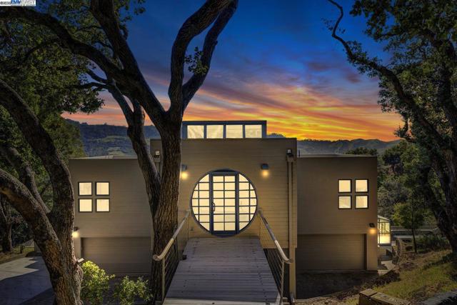 319 Tappan Ter, Orinda CA: https://media.crmls.org/mediaz/c7b10912-681c-4098-b243-a0cafdc2b06a.jpg