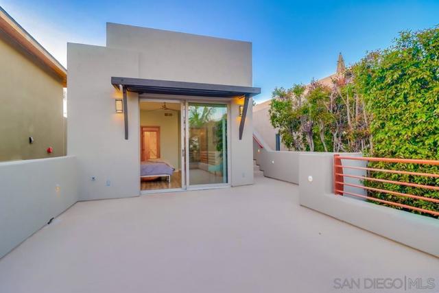 2318 Chalcedony St, San Diego CA: https://media.crmls.org/mediaz/c7b1334c-2447-4928-af8d-5ca0ec3f092c.jpg
