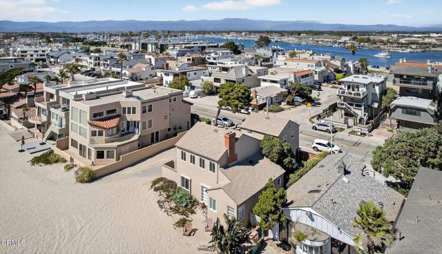 3025 Ocean Drive, Oxnard CA: https://media.crmls.org/mediaz/c7b17996-1660-4aca-98ad-6946ab1849b4.jpg