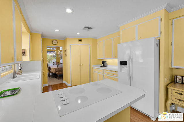 10 International Boulevard, Rancho Mirage CA: https://media.crmls.org/mediaz/c7b2052b-4070-4f2e-9d88-0298f4a3aee5.jpg