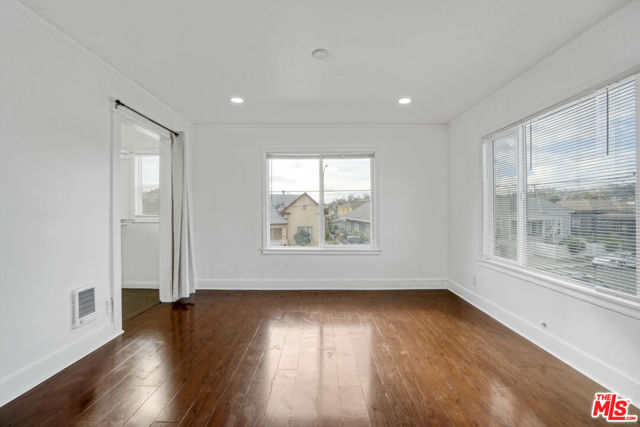 120 N Avenue 25, Los Angeles CA: https://media.crmls.org/mediaz/c7b2b6bb-b017-4b8d-bb0c-2e7e59035664.jpg