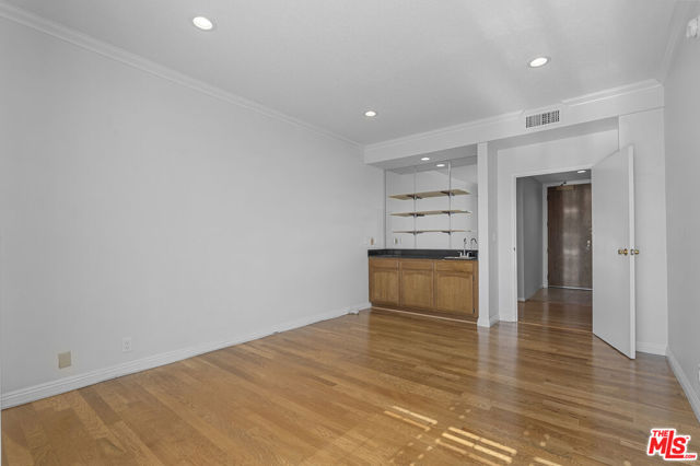4477 Wilshire Boulevard, Los Angeles CA: https://media.crmls.org/mediaz/c7b2f79f-dc54-4a17-8eb0-47ab9095196c.jpg