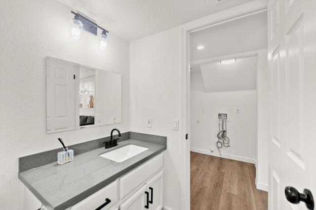 6431 Canyon Creek Way, Elk Grove CA: https://media.crmls.org/mediaz/c7b307cf-5a50-4ffc-b0f4-a5a14be6795a.jpg