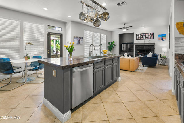 477 Parkview Court, Simi Valley CA: https://media.crmls.org/mediaz/c7b31ab6-0781-4082-9d71-598605c3325b.jpg
