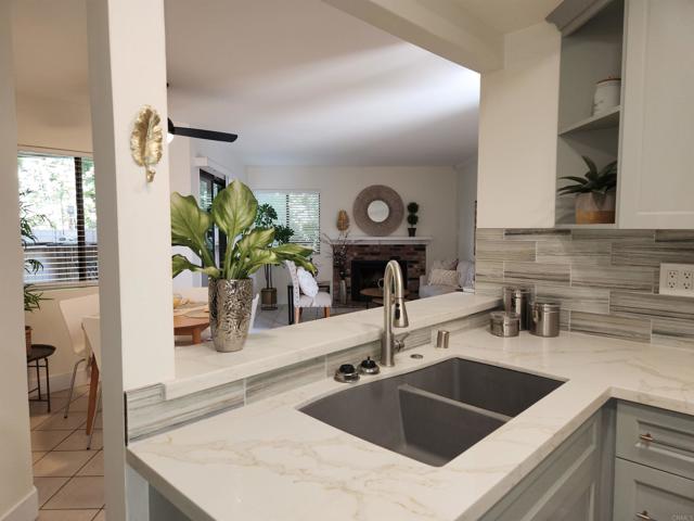 Detail Gallery Image 5 of 27 For 2926 Alwood Ct, Spring Valley,  CA 91978 - 2 Beds | 2 Baths