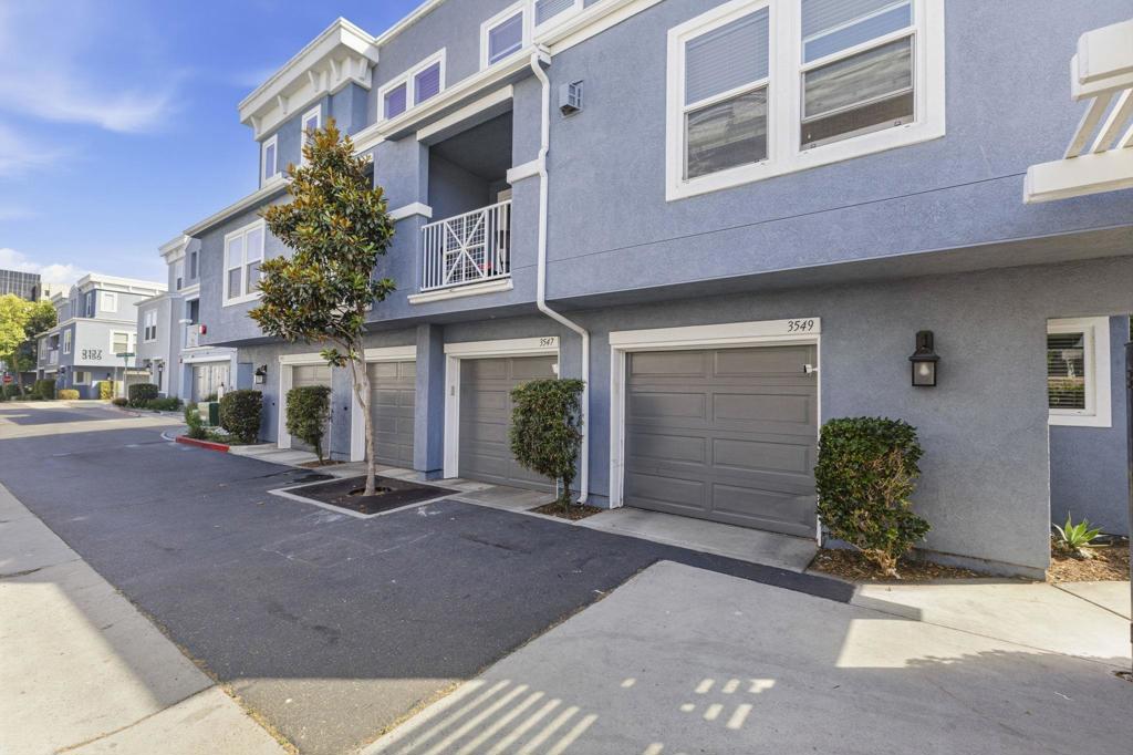 3549 Shoreline Bluff Lane