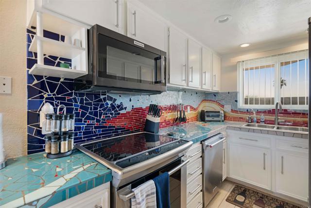1502 Seacoast Drive, Imperial Beach CA: https://media.crmls.org/mediaz/c7b46e39-1a0a-42d0-88bd-9a3b4f5391a0.jpg