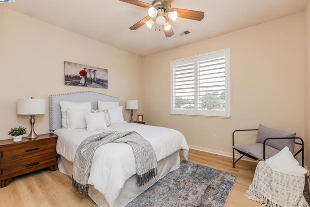 261 Kelley Mist Ct, Tracy CA: https://media.crmls.org/mediaz/c7b4953d-aefe-43a6-a736-18d3f1ed7d95.jpg