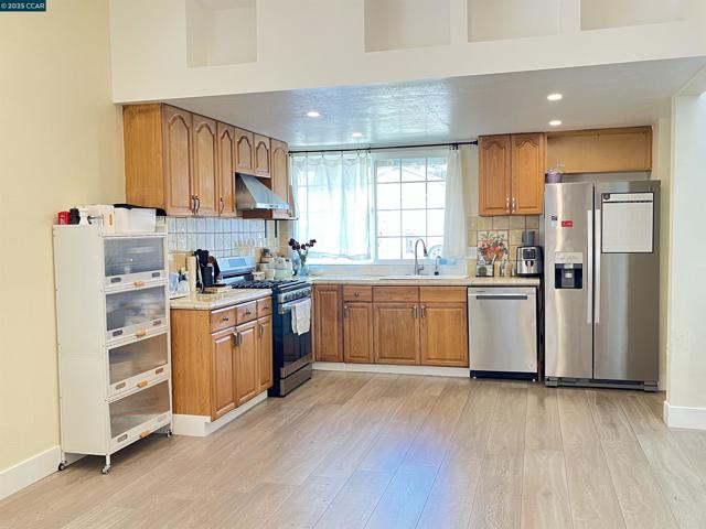 120 Bonita Ct, Rodeo CA: https://media.crmls.org/mediaz/c7b4c0a8-0a16-47e9-9890-e4dd4bd17cbc.jpg