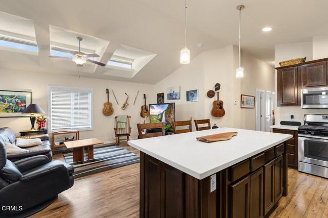 Detail Gallery Image 11 of 17 For 54 Copland Cir #54,  Ventura,  CA 93003 - 2 Beds | 2 Baths