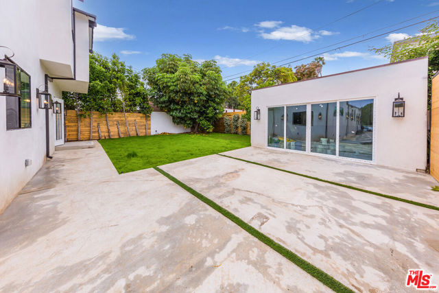 1441 Livonia Avenue, Los Angeles CA: https://media.crmls.org/mediaz/c7b56c77-eeaf-451b-848e-9ec8daaba978.jpg