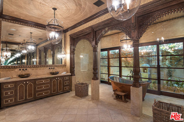 24834 Pacific Coast Highway, Malibu CA: https://media.crmls.org/mediaz/c7b57f7f-3da7-42e7-9c85-962b5c95e167.jpg