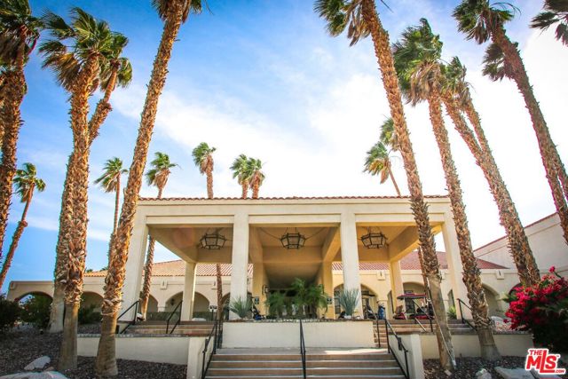 40981 Preston Trail, Palm Desert CA: https://media.crmls.org/mediaz/c7b62e50-bbbd-454d-ae9a-609520832de8.jpg