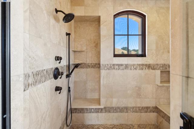 6340 Inspiration Ter, Pleasanton CA: https://media.crmls.org/mediaz/c7b6be51-16aa-4018-ad11-b8ea1dcc8150.jpg