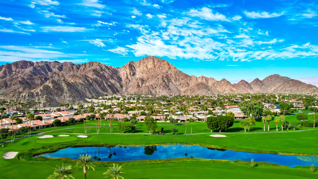 https://media.crmls.org/mediaz/c7b700e3-7476-41e3-96ed-f1338b8c3295.jpg?preset=X-Large