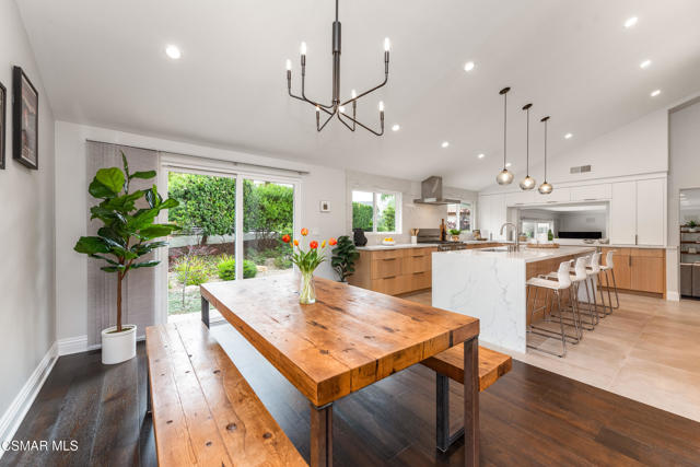 1046 Brookview Avenue, Westlake Village CA: https://media.crmls.org/mediaz/c7b7543a-0e25-4195-8a1c-b6a6456addaf.jpg