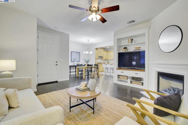 5092 Fioli Loop, San Ramon CA: https://media.crmls.org/mediaz/c7b75879-526c-4427-87cd-645f87029850.jpg