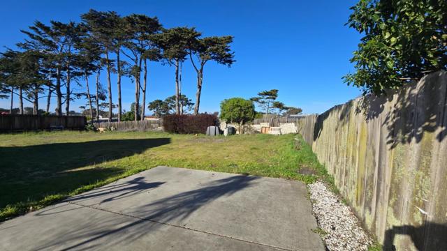221 Mortimers (Unit B) Lane, Marina CA: https://media.crmls.org/mediaz/c7b7e5a9-f47b-411f-959f-a61f47674e43.jpg