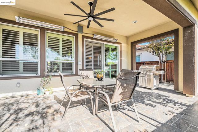 1741 Veneto Ln, Brentwood CA: https://media.crmls.org/mediaz/c7b7eb77-2581-4903-ade9-7a1a8340a076.jpg