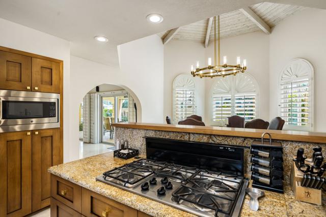 73580 Agave Lane, Palm Desert CA: https://media.crmls.org/mediaz/c7b8161d-3619-4648-b3f6-3e03e42edbf0.jpg