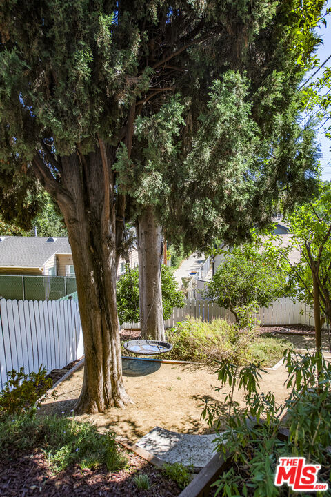 https://media.crmls.org/mediaz/c7b8387d-eb9f-4ea0-9680-b7c9c0567875.jpg?preset=X-Large