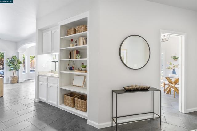 5 Stuart Place, Danville CA: https://media.crmls.org/mediaz/c7b84938-919a-4cfa-93d7-37e07ca5f3a1.jpg