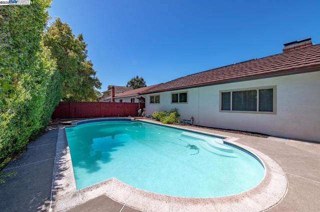 1059 Lakehurst Rd, Livermore CA: https://media.crmls.org/mediaz/c7b8f509-69f5-4699-873f-97ab6ec2ce93.jpg