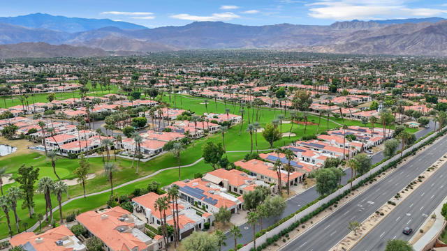 75273 Spyglass Drive, Indian Wells CA: https://media.crmls.org/mediaz/c7b92f44-c288-47e6-847a-dd3bef1c3c03.jpg