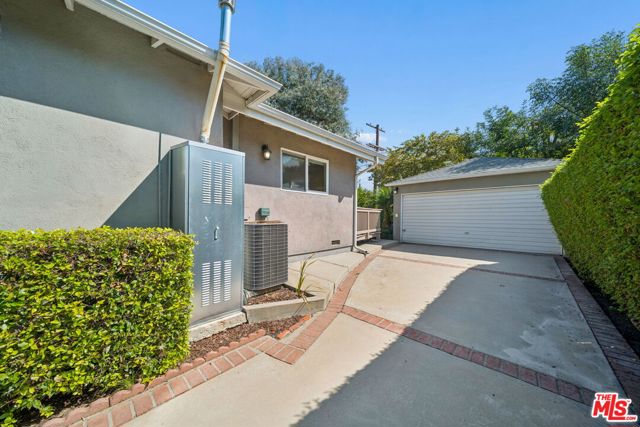 4942 Stern Avenue photo 43